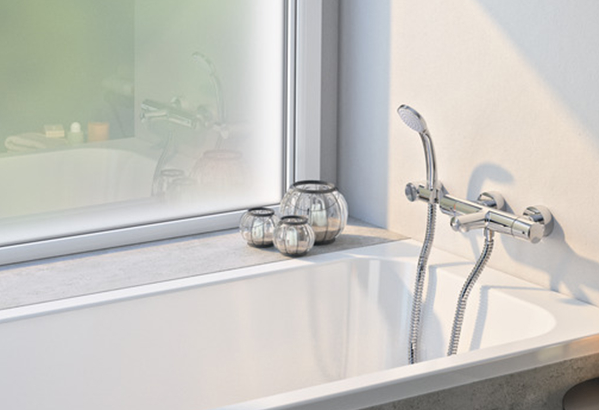 To σετ τοποθετημένο σε μια μπανιέρα